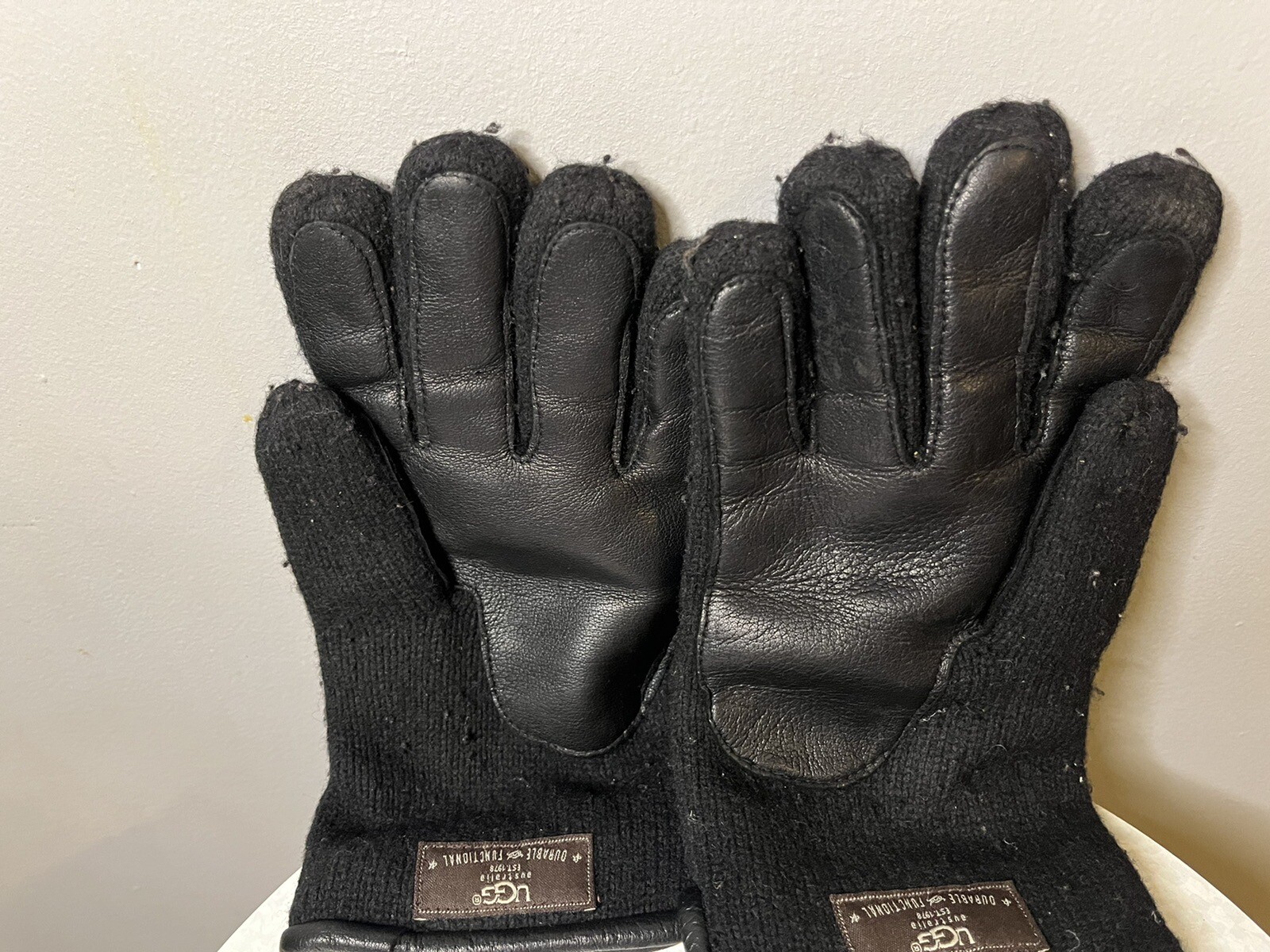 UGG AUSTRALIA MENS FUR LINED LEATHER AND KNIT TECH GLOVES - Small/Medium image 4