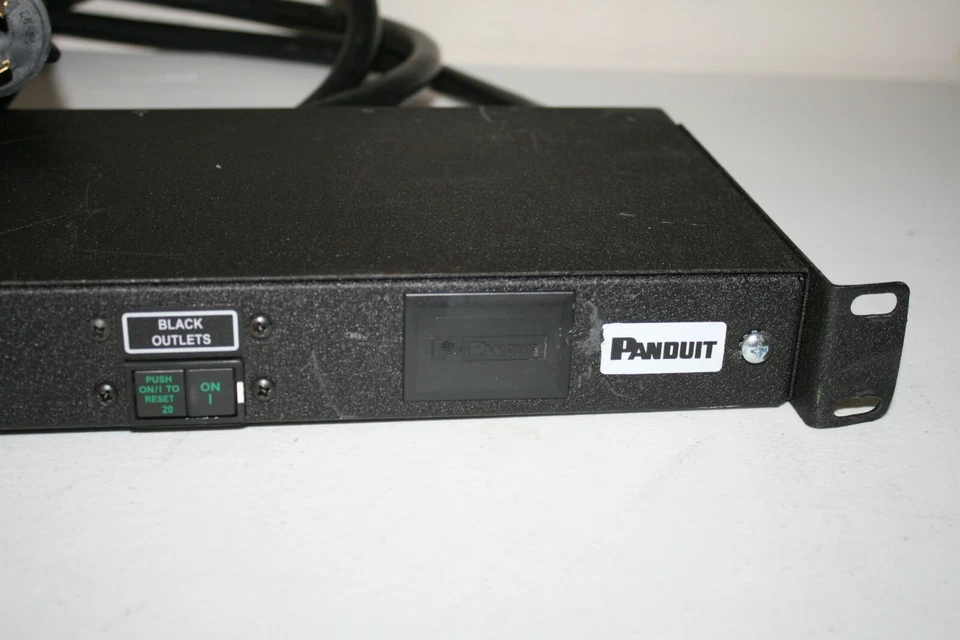 Unidad de distribución de energía protegida contra sobretensiones Panduit XPR120-103D20TL5 12 salidas rack Foto 3 de 4