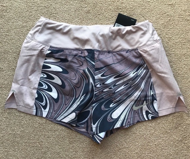 Womens Nike Essential Tight Fit 8inch 