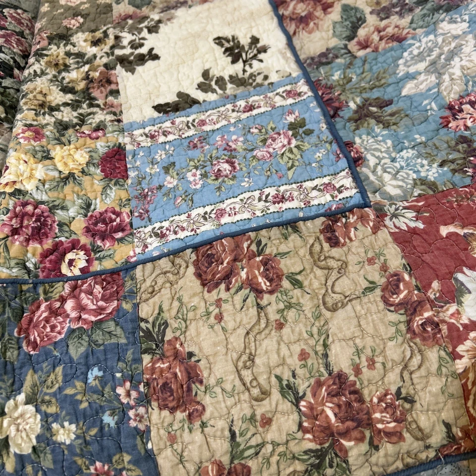 Juego de 2 edredones florales de retazos vintage ropa de cama de casa de campo en mal estado Foto 3 de 4