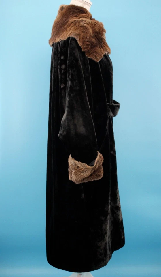 Abrigo de terciopelo negro eduardiano antiguo de principios de 1900 de colección para mujer con ribete de piel marrón M/L Foto 3 de 4