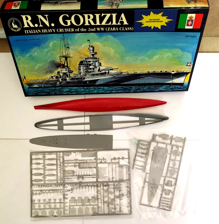 TAURO MODEL 1:400 KIT NAVE INCROCIATORE PESANTE R.N. GORIZIA 229 PARTI ART 203 - Immagine 2 di 4