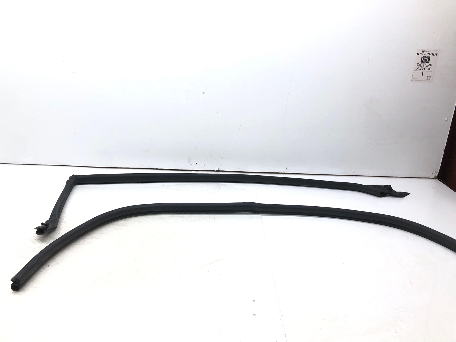 2017-2020 FERRARI GTC4LUSSO LEFT FRONT DOOR BODY WEATHER STRIP SEAL SET OEM