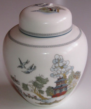 Wedgwood Made in England Chinese Legend small bone china ginger jar w/ lid 10cmH