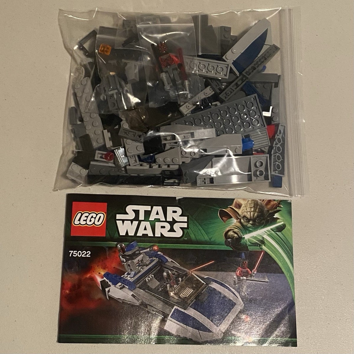 LEGO Star Wars: Mandalorian Speeder (75022) 100% Complete LEGO Star Wars: Mandalorian Speeder (75022) 100% Complete