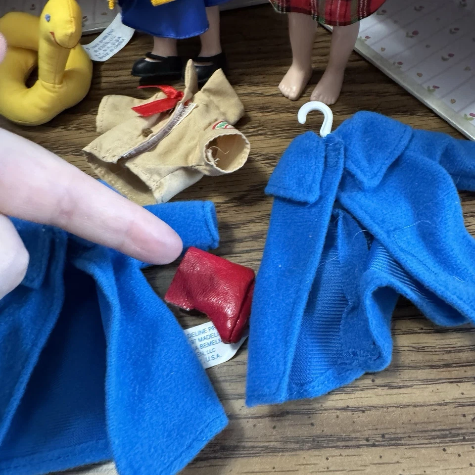 Estuche de transporte para casa de muñecas Madeline vintage muñecas y accesorios Foto 4 de 4