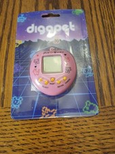 New Digapet Virtual Electronic Pet Game Keychain in Pink, SEALED Needs Batteries