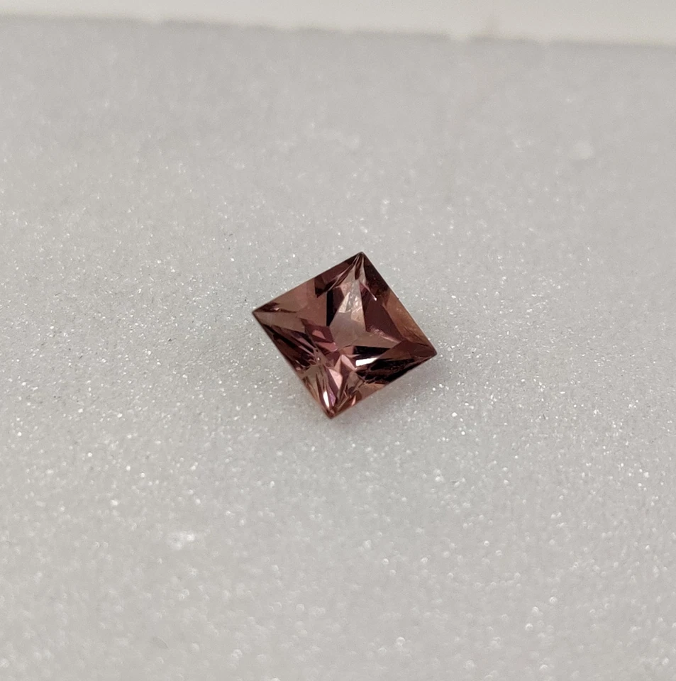 Piedra preciosa limpia rosa corte princesa turmalina facetada natural 1,70 quilates 7x7x5 mm Foto 3 de 4