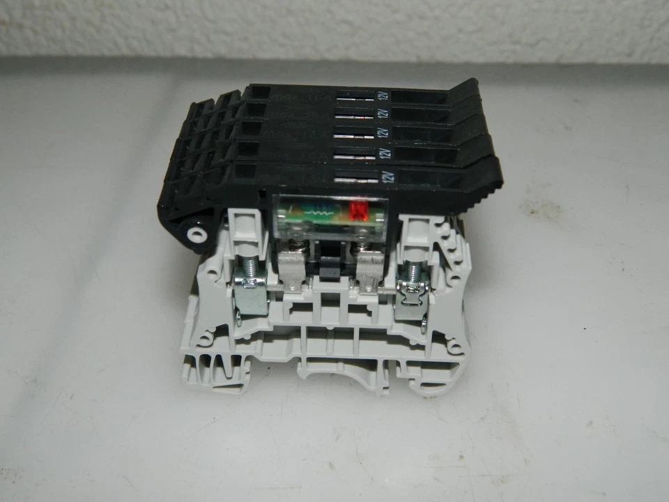 Bloque de terminales Cooper Bussmann CANTIDAD 25 F520STLED12-GY Foto 3 de 4