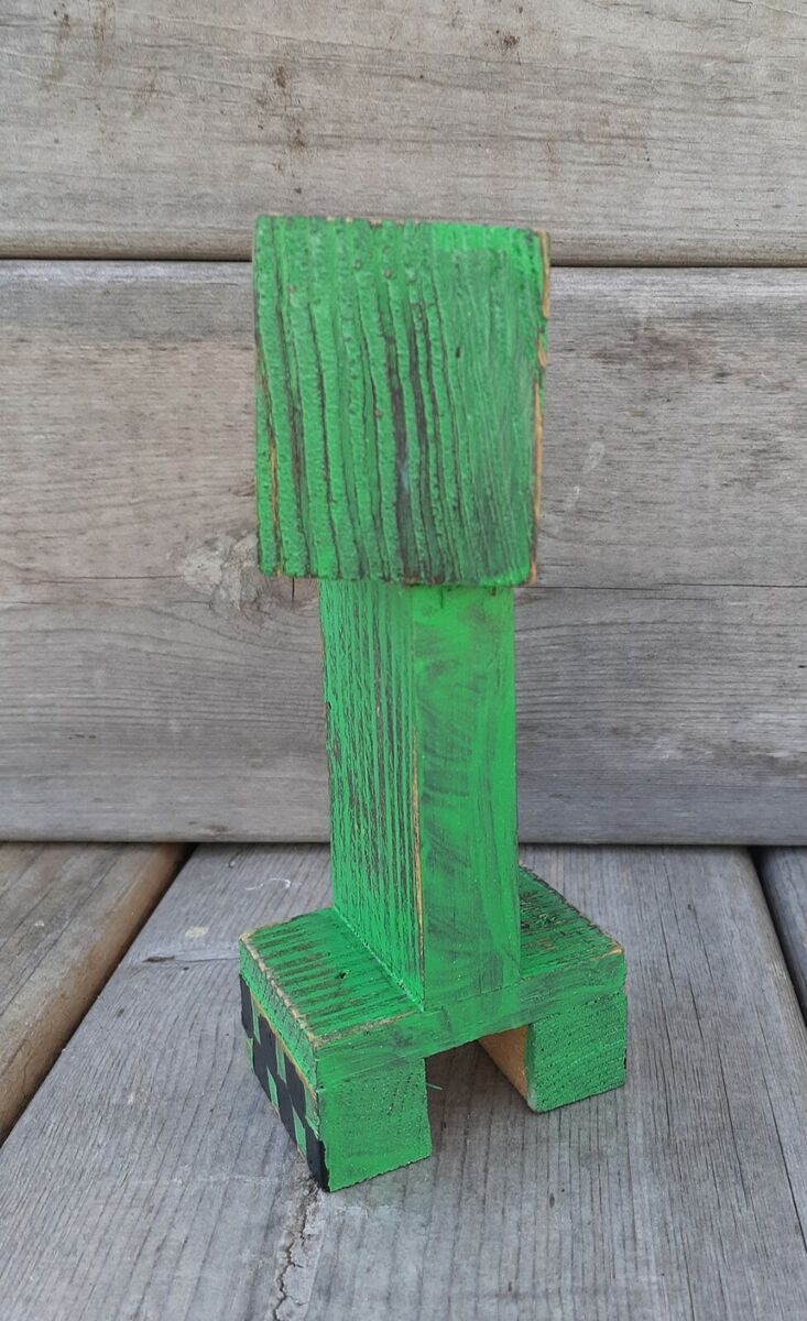 Creeper Minecraft Happy Sculpture