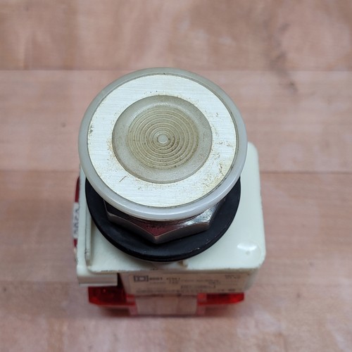 Square D 9001KR8P1WH25 Push-Pull Button, White, 110-120V, 50/60Hz - USED - Picture 2 of 7