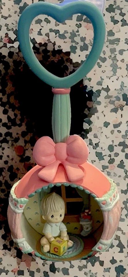 Caja de sombra Precious Moments sonajero colgante para bebé niño You Brighton My Holiday Foto 2 de 2