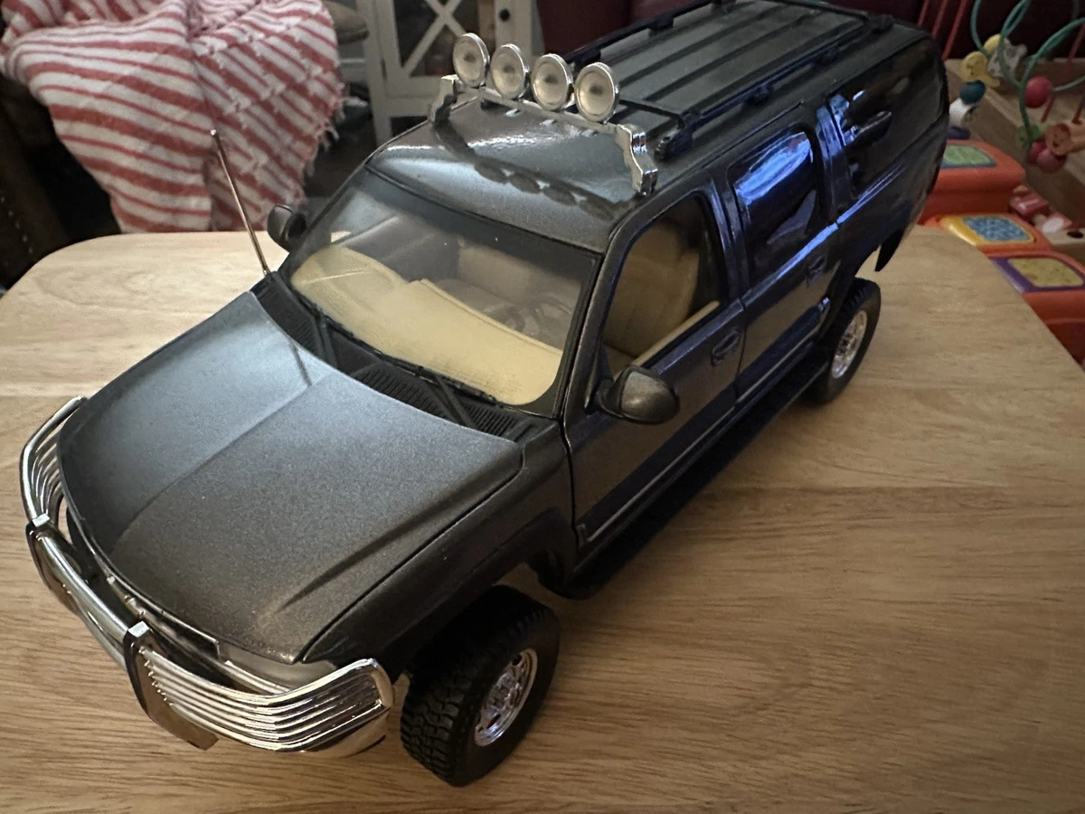 Chevrolet Suburban Contemporary Manufacture Diecast Cars, Trucks