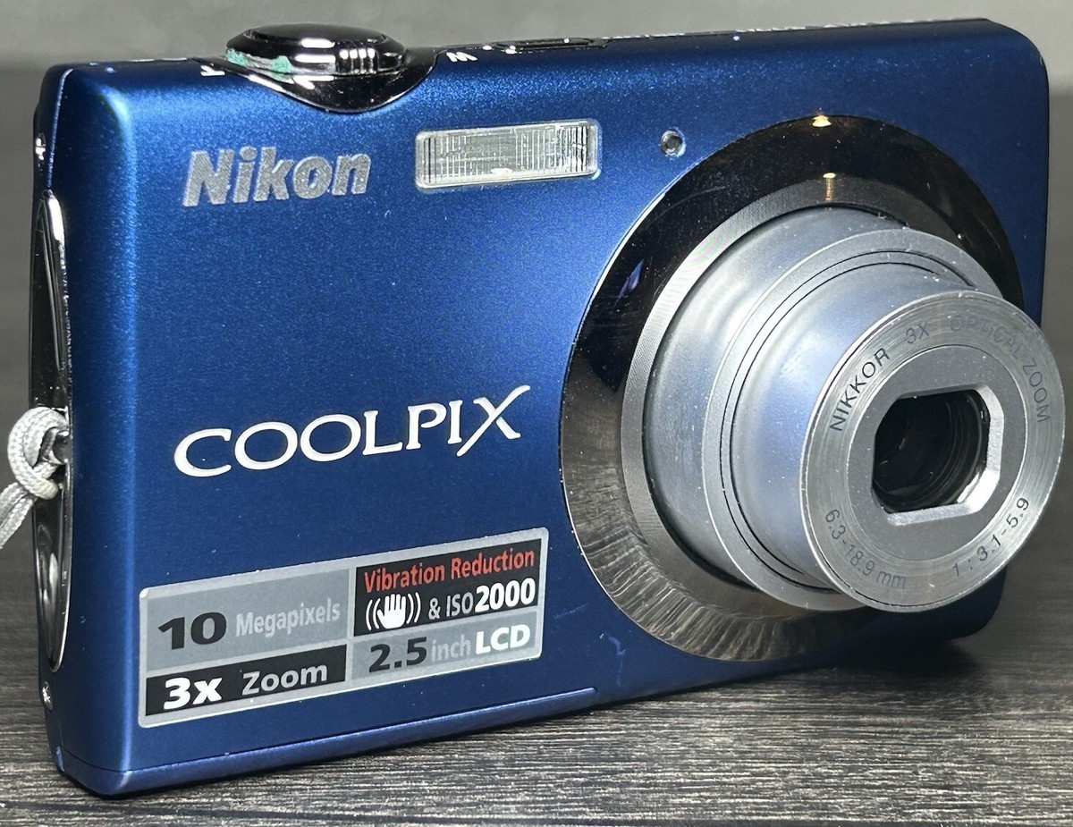 Nikon COOLPIX S220 Compact Digital Camera 10.0MP Blue 3x Zoom w