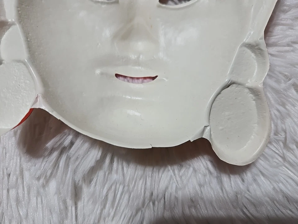 Disfraces infantiles vintage de inspiración asiática y máscaras faciales de plástico geisha Foto 4 de 4