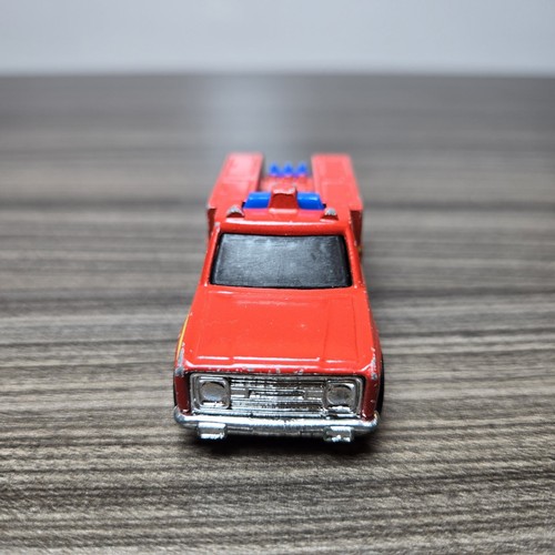 Hot Wheels Blackwall Emergency Unit 50 Fire Truck - Hong Kong - Picture 2 of 6