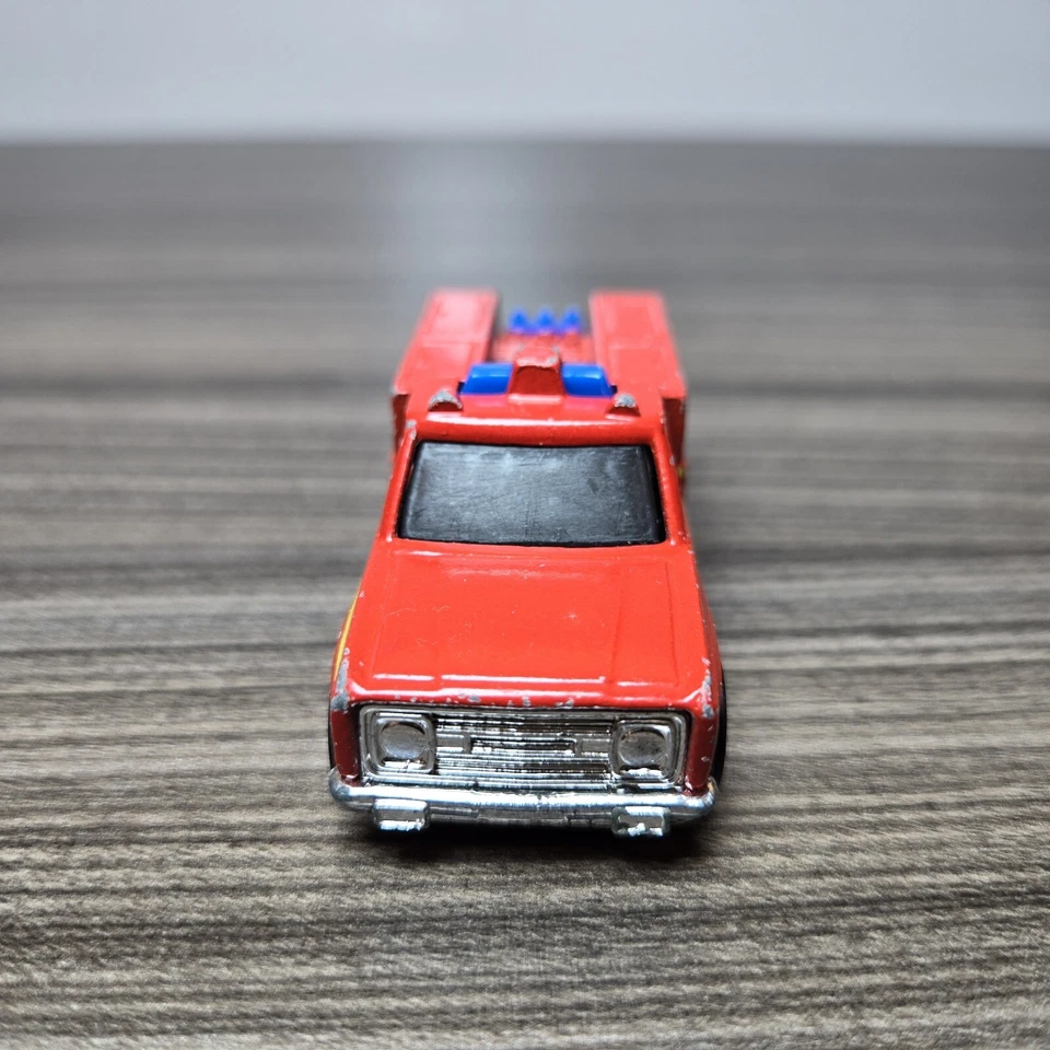 Hot Wheels Blackwall Emergency Unit 50 Fire Truck - Hong Kong - Image 2 of 4