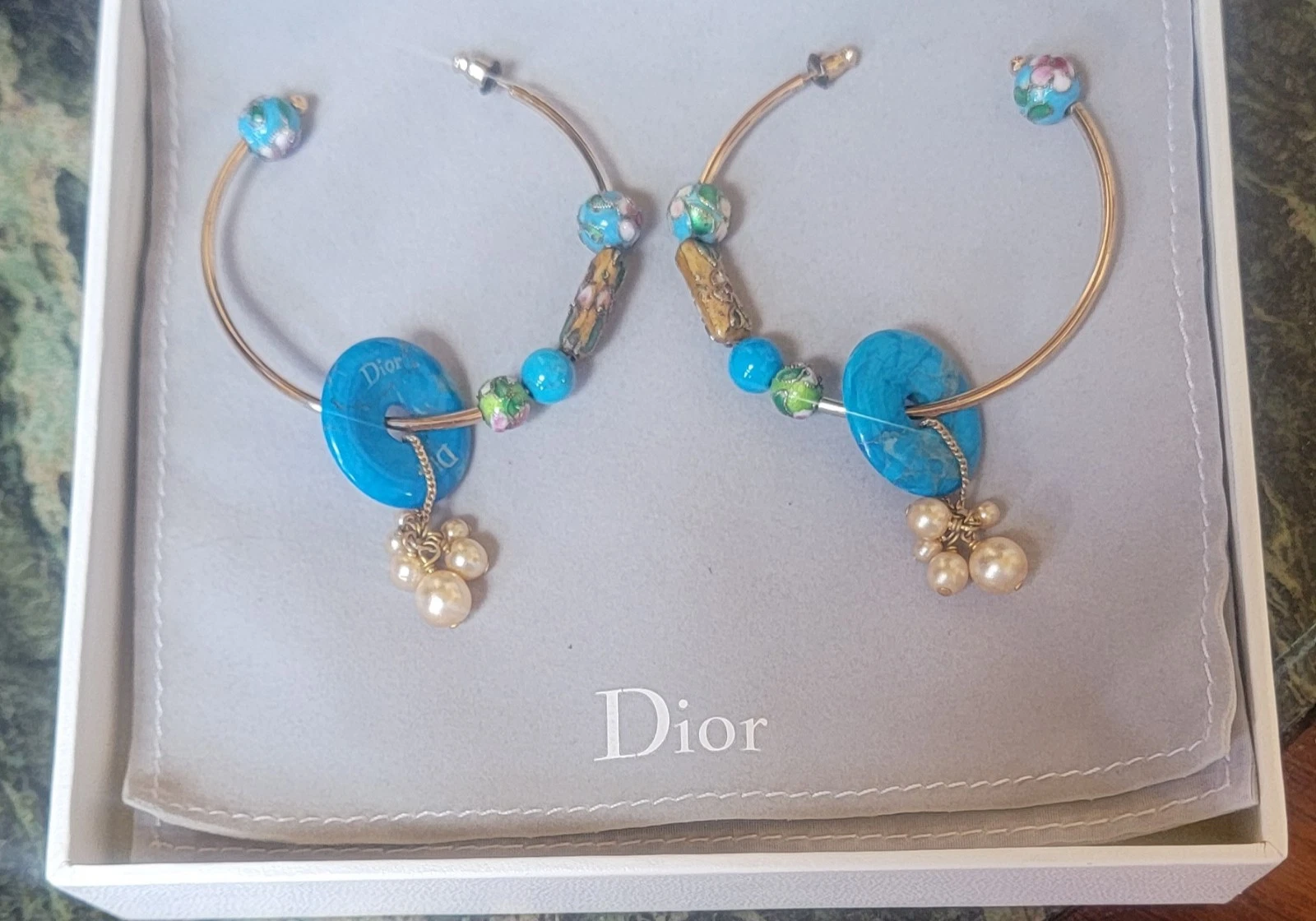 BOUCLES D'OREILLES VINTAGE 100 % AUTHENTIQUES CHRISTIAN DIOR GRANDES BOUCLES D'OREILLES CRÉOLES DORÉES BLEUES PEINTES À LA MAIN AVEC BOÎTE