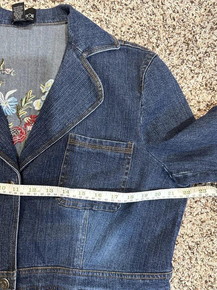 Ivy Collection Women’s L Denim Jacket w/Spandex Floral Embroidered blue Blazer - Image 3 of 4