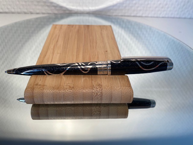 Stylo bille S.T. Dupont Olympio Magic Wishes en laque de Chine noire d'exception
