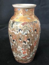 GOOD ANTIQUE JAPANESE SATSUMA POTTERY HAND PAINTED VASE. C1890