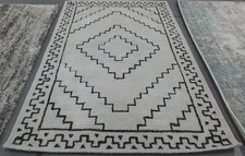 IVORY / BLACK 5'-0" x 8'-0" Flaw in Rug, Reduced Price 1172791810 CSB205Z-5