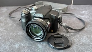 Panasonic Lumix DMC-FZ18 8.3MP Digital Camera -Black