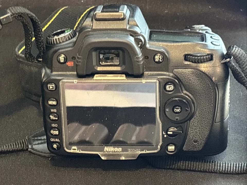 Nikon D90 Digital SLR Camera w/DX AF-S Nikkor 55-200mm Lens + 4 Batteries - Image 3 of 4