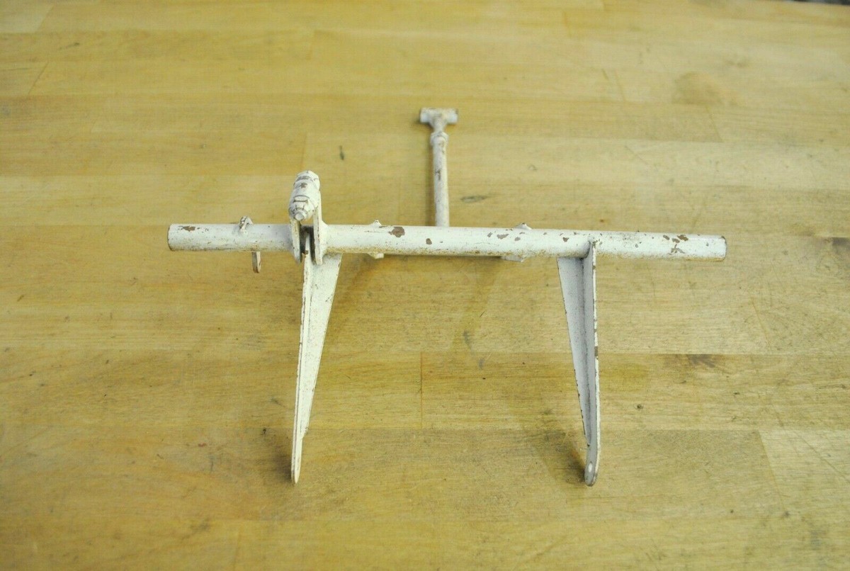 Piper PA-34 Seneca Nose Gear Door Tube Assembly 95770-00
