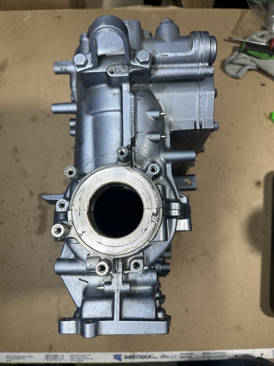6H3-15100-12-94 Yamaha Outboard 2 Stroke 70HP Crankcase 6H3-15100-12-94 Yamaha Outboard 2 Stroke 70HP Crankcase