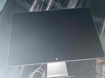 Apple LED Cinema Display 24インチ A1267 Apple LED Cinema Display (24-inch) review: Apple LED Cinema