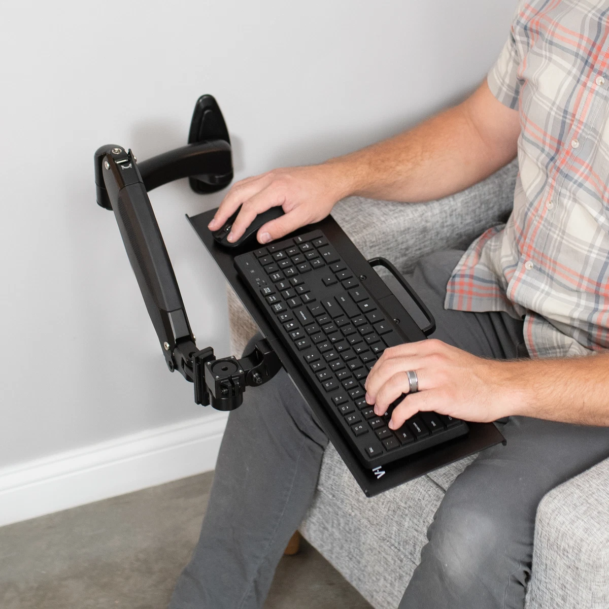 Keyboard and mouse clearance desk mount