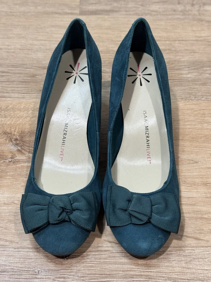 NEW Isaac Mizrahi Green Suede Wedge with Bow Size 7.5 - Image 2 of 4