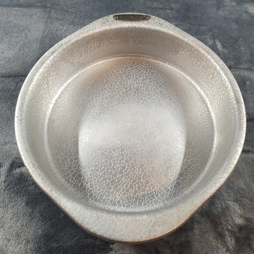Doughmakers 9 Inch Round Cake Pan Aluminum Pebble Pattern Textured Bakeware