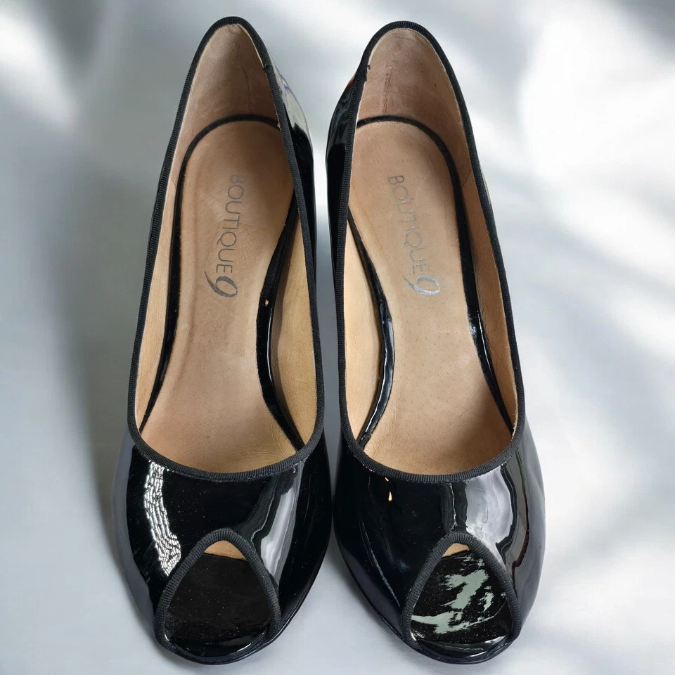 Zapatos de salón Boutique 9 de charol negro punta abierta tacón grueso para mujer 9,5, Brasil Foto 2 de 4