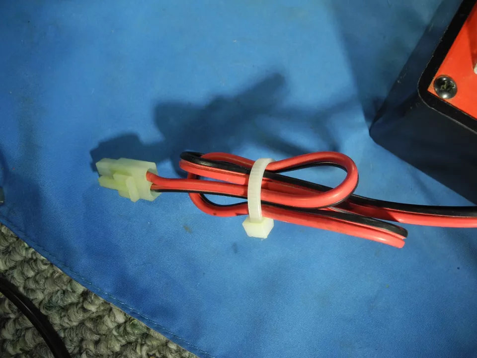 Dynamite Mega 2 AC/DC Quick Charger Ni-Cd Batteries  Fast Charge 12v 110v - Image 4 of 4