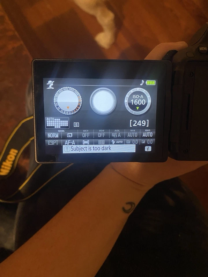 Cámara Nikon D5300 DSLR con kit de lentes y bolsa para cámara Nikon. Completo probado  Foto 3 de 4