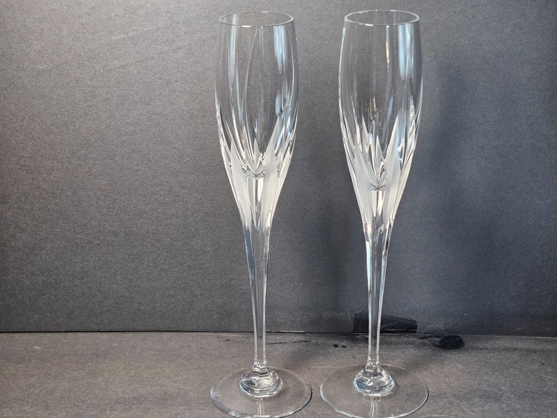 Set of 2 Mikasa Flame D'Amore Crystal Champagne Flutes