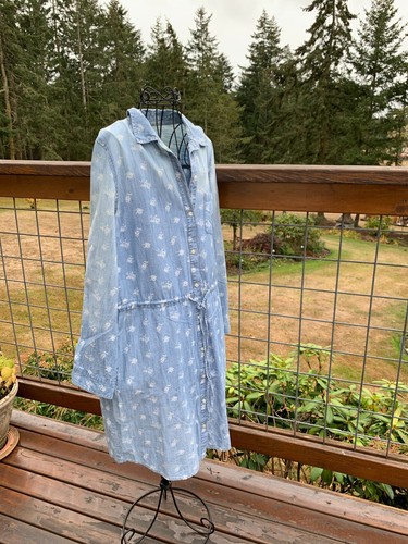 Old Navy Ladies Medium Blue Floral Chambray Knee Length Button Down Dress - Picture 5 of 11