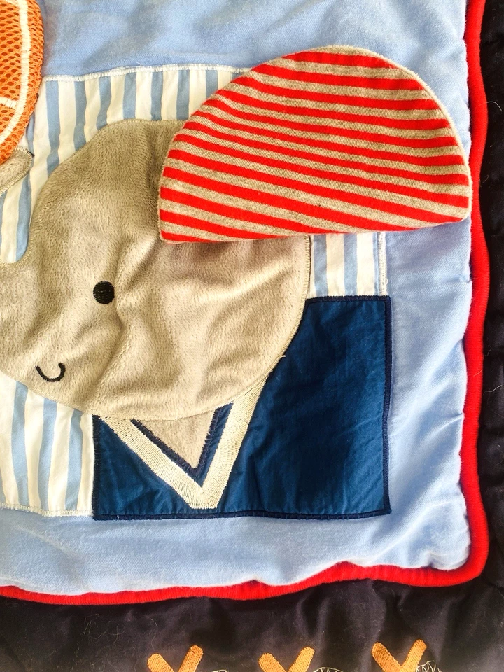 Edredón de cuna deportivo LAMBS & IVY Future All Stars azul y rojo Foto 3 de 4