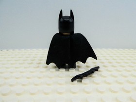 Lego BATMAN Dark Gray Suit Gold Belt DC Super Heroes Minifigure 76012 (sh089)