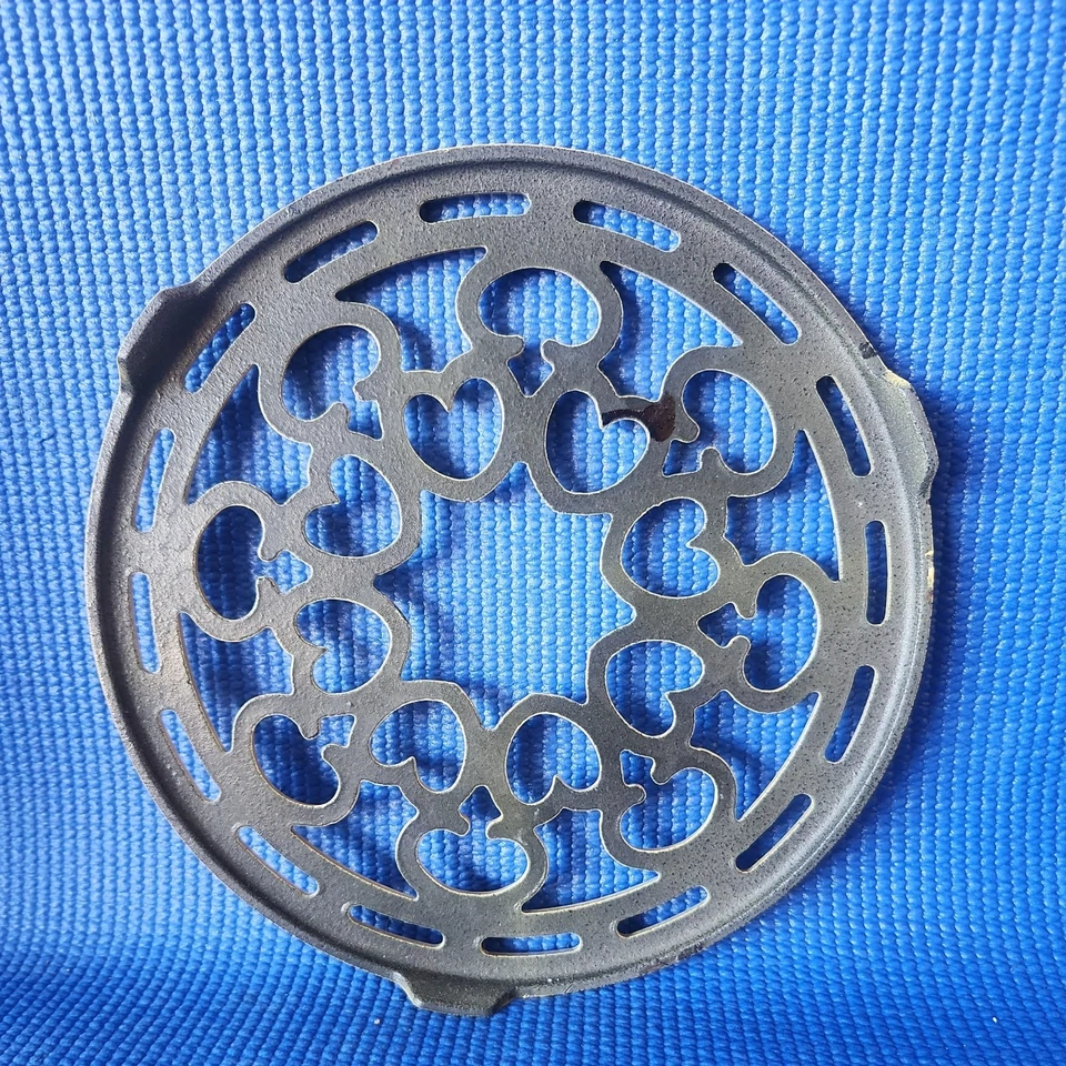Cast Iron Trivet Enamel Round Footed Metal Hot Plate Hearts Ornate Yellow - Image 3 of 3