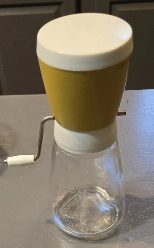 Federal Housewares Harvest Gold Vintage Nut Grinder Chicago Illinois w/ Lid