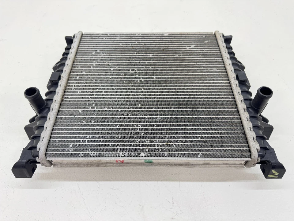 Radiador secundario auxiliar izquierdo AUDI Q7 2010-2015 3,0 L 7L8121212 OEM Foto 4 de 4