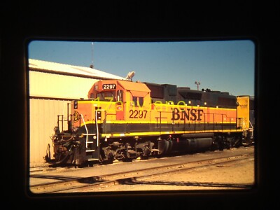 7W14 TRAIN SLIDE Railroad 35MM Photo BNSF 2297 GP38-2