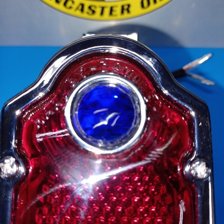 HARLEY DAVIDSON 1947 - 1954 TOMBSTONE TAIL LIGHT WITH OEM