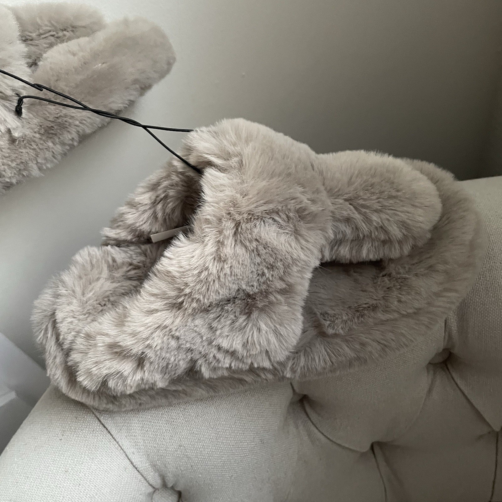 🩶New H&M faux fur fuzzy gray thong platform sandal slipper flip flop Eur 36 thumbnail 6