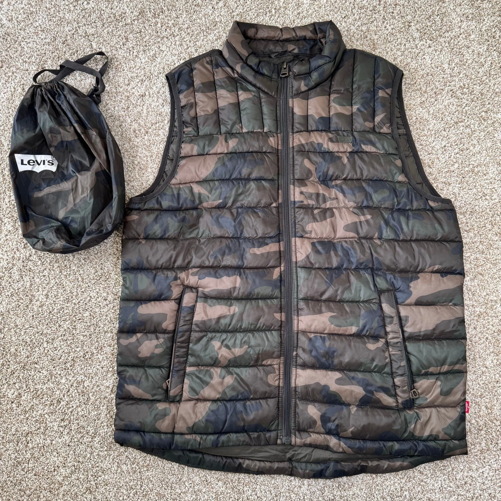 Levis Mens Size M Camouflage Sleeveless Full Zip Packable Puffer Vest With Bag
Opens in a new window