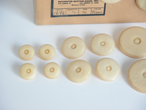Vtg 30s 40s ROCHESTER BUTTON SALES INC CA Lot 14 COAT Buttons ART DECO NOS - Picture 2 of 8