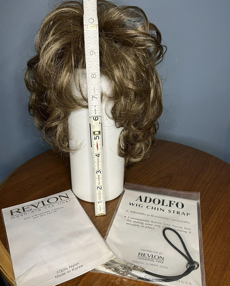 Peluca ondulada Revlon marrón claro 100 % Kanekalon R12 con forro de tapa, correa para la barbilla, caja Foto 3 de 4